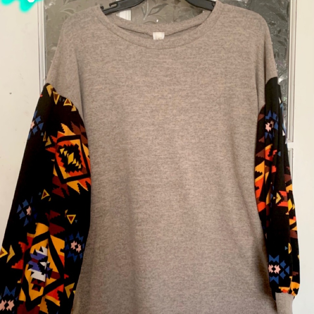 Size medium boutique top!